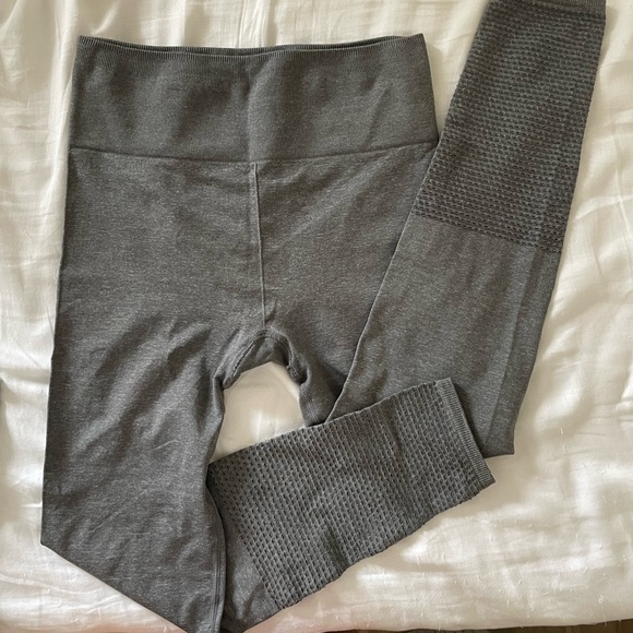 Fabletics SEAMLESS HIGH WAISTED MESH LEGGING - Picture 2 of 5